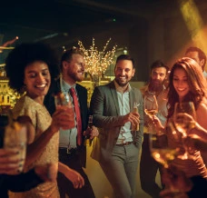 Jak się ubrać na cocktail party, czyli popularne obecnie przyjęcie?